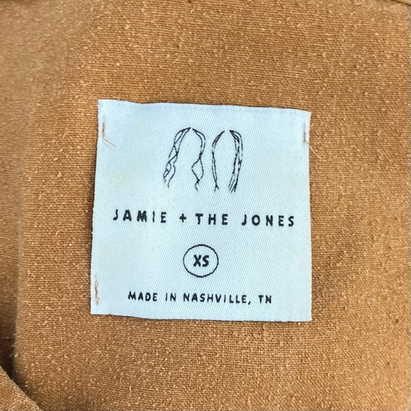 • Jamie + the Jones • Blank Canvas Top in Umber - Picture 4 of 5